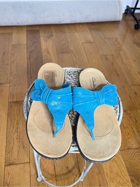 Clarks Turquoise Bow Thong Sandals